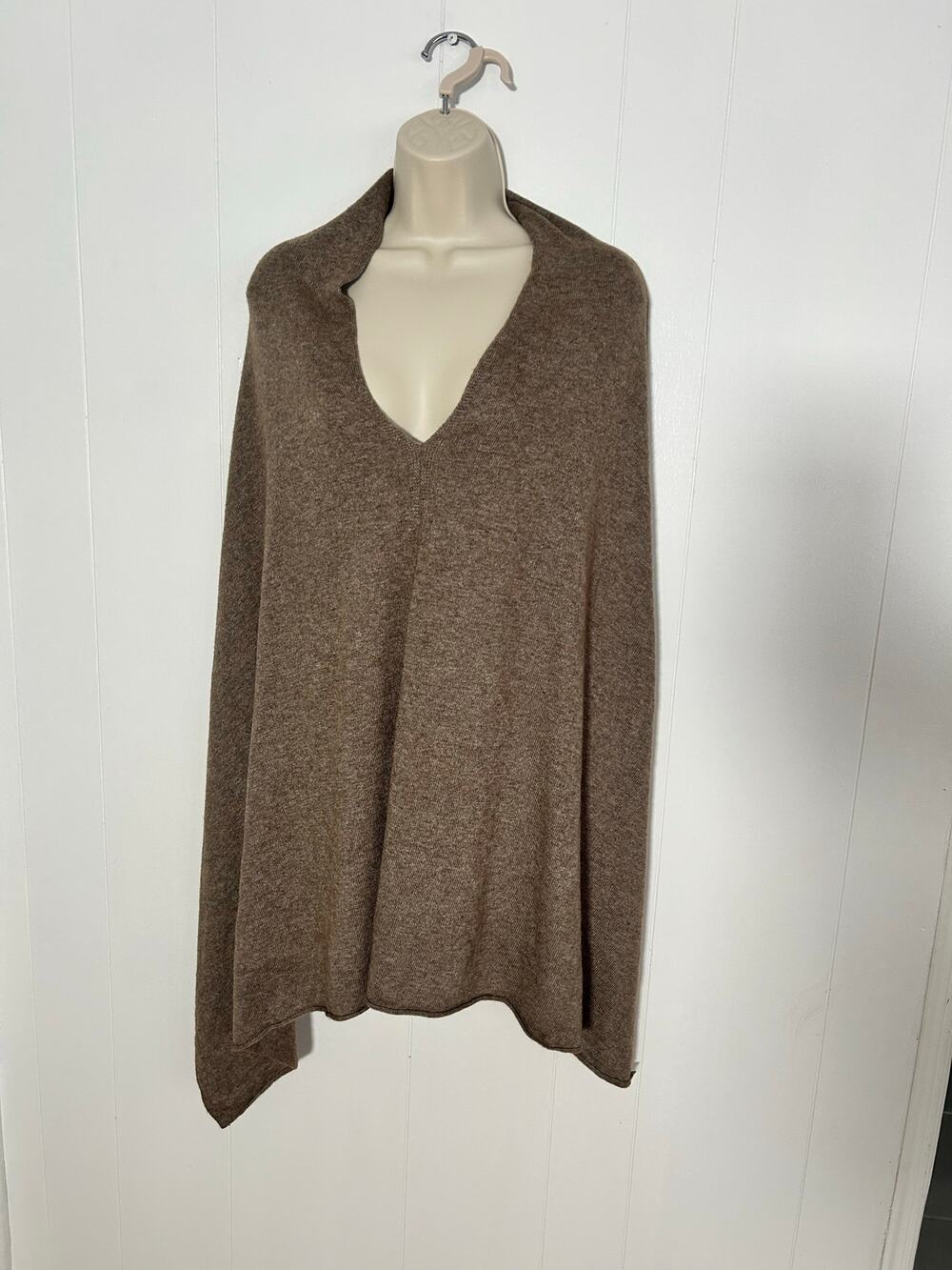 Cashmere Poncho Greige Brown V-Neck Made in Nepal Excellent Condition One Size